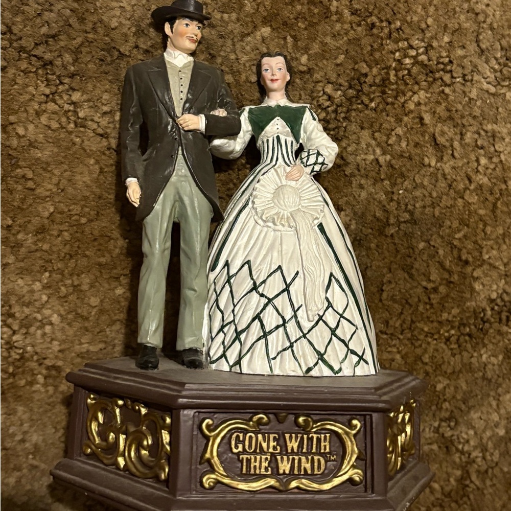 Gone with the Wind Figurine and Music Player Combo